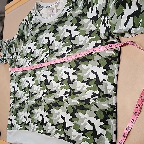 Muk Luks Size 4X Green Camo Soft Sweatshirt Style Top. Excellent Used Condition - Picture 3 of 8